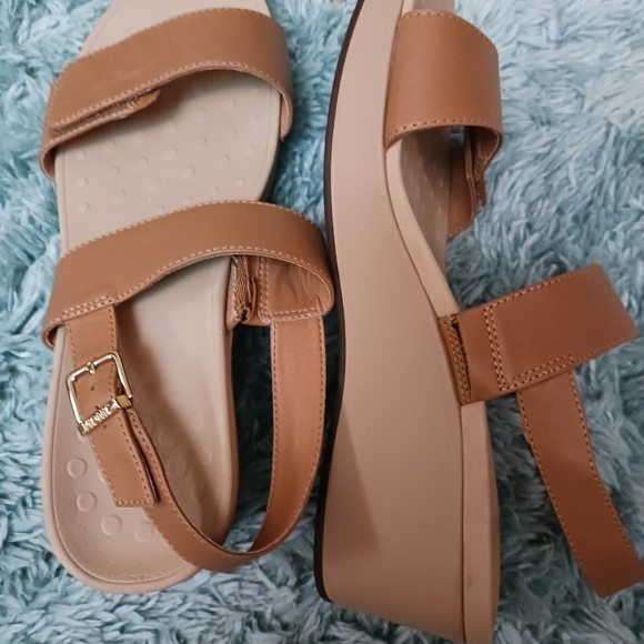 Vionic Women's Brown Strap Sandals - Picture 2 of 3